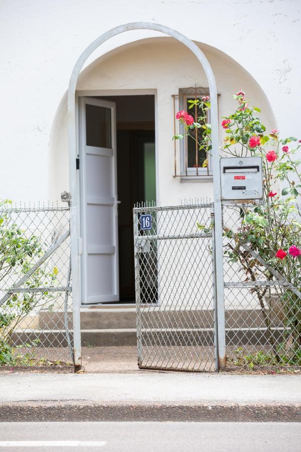 Le Coquet Chez Maguy Maison De Ville Avec Jardin 브장송 외부 사진